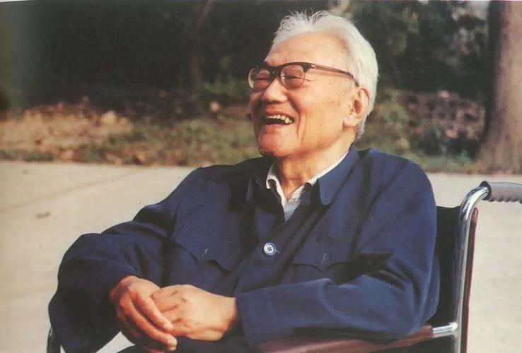 李尧棠一生奉献给文学