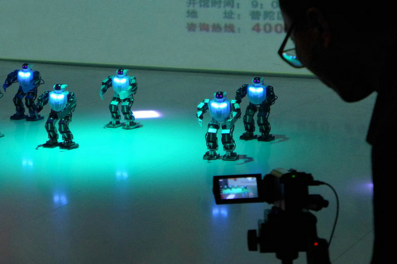 给我找变形机器人英雄