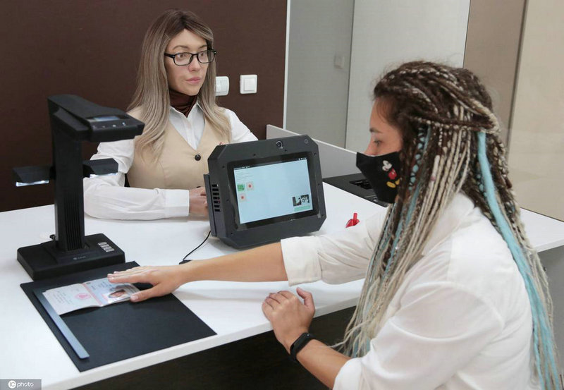 小子与螃蟹机器人