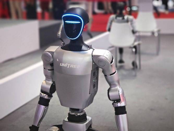 风筝里面的机器人是谁