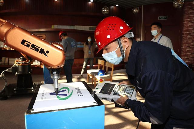 机器人总动员打扫垃圾